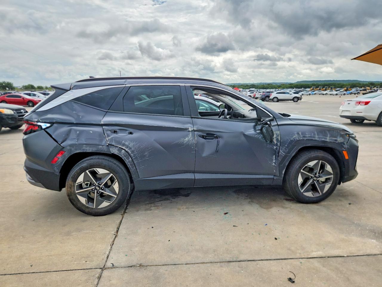 2025 Hyundai Tucson Sel Gray vin: 5NMJB3DEXSH457620