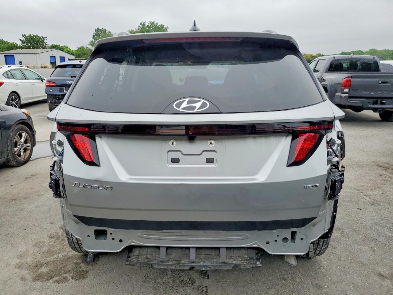 2024 Hyundai Tucson Sel Silver vin: 5NMJBCDE3RH419690