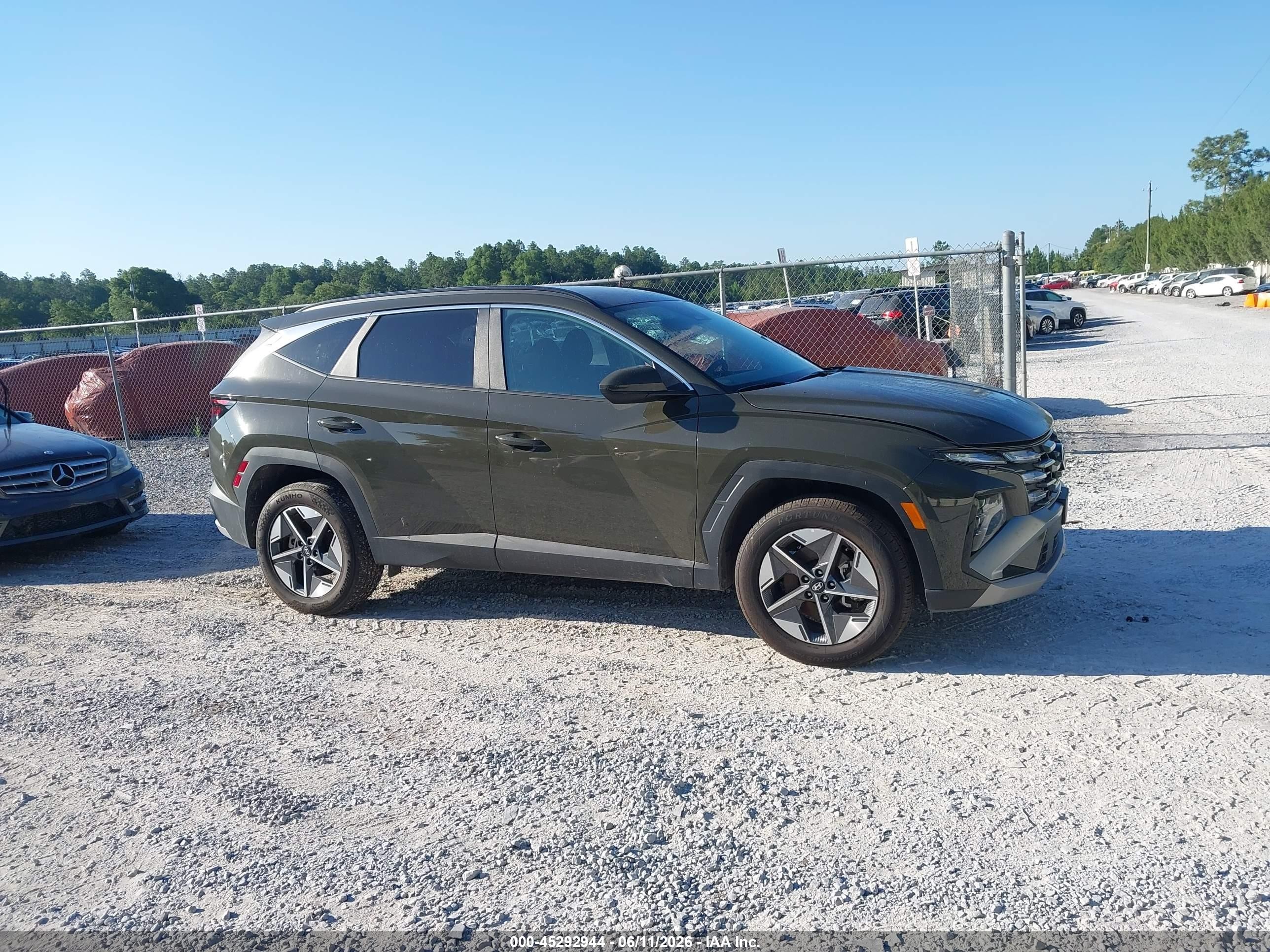 2025 Hyundai Tucson Sel Gray vin: 5NMJBCDE4SH460254
