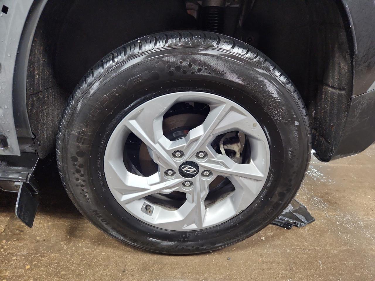 2024 Hyundai Tucson Sel Серый vin: 5NMJBCDE7RH340023 Damage: Left Rear Wheel, Curb Rash, 2 To 3 Inches