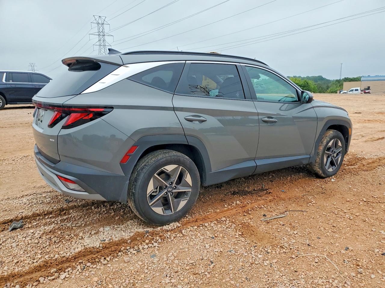 2025 Hyundai Tucson Sel Gray vin: 5NMJBCDE8SH586651