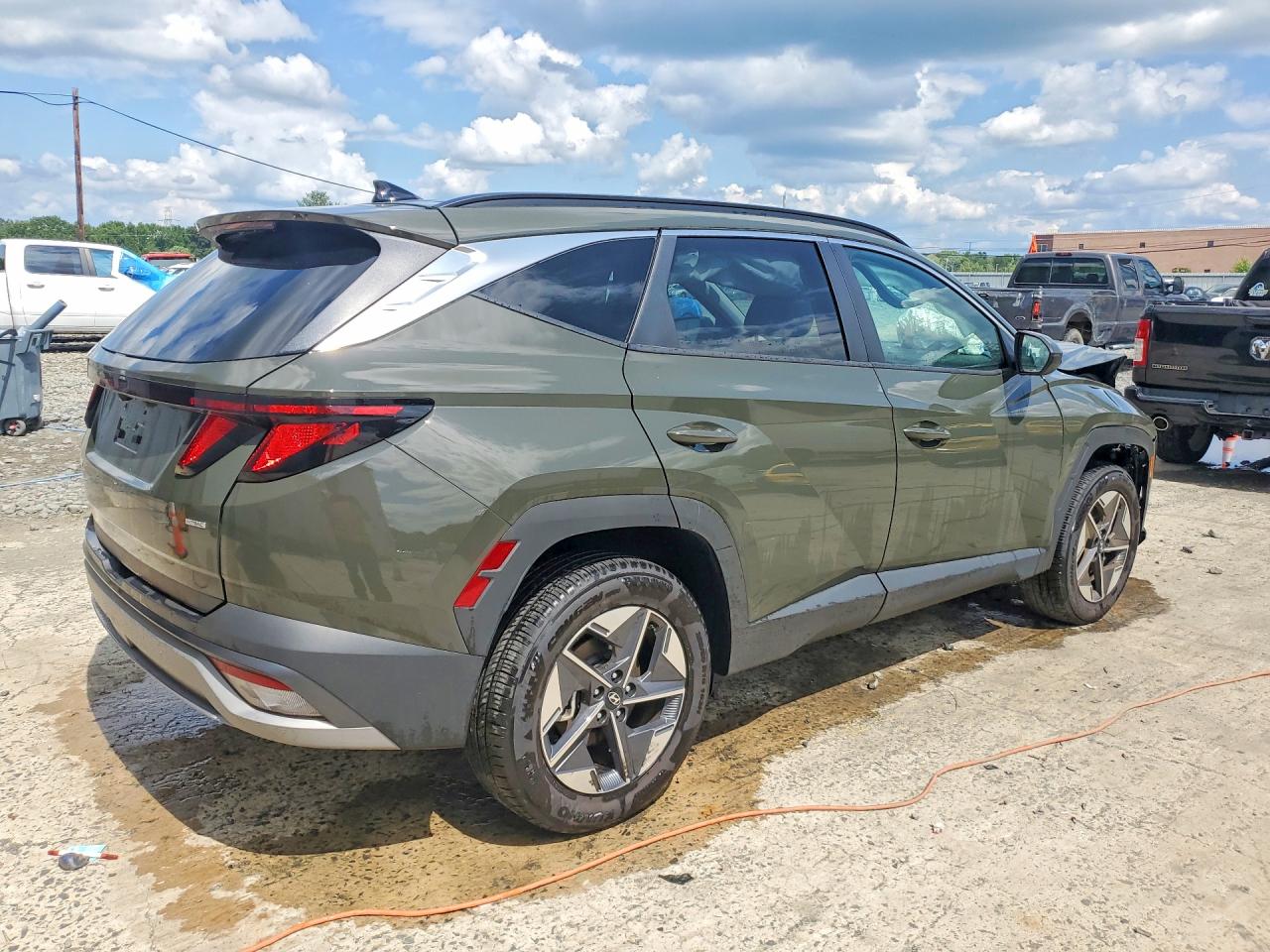 2025 Hyundai Tucson Sel Green vin: 5NMJBCDE8SH601665
