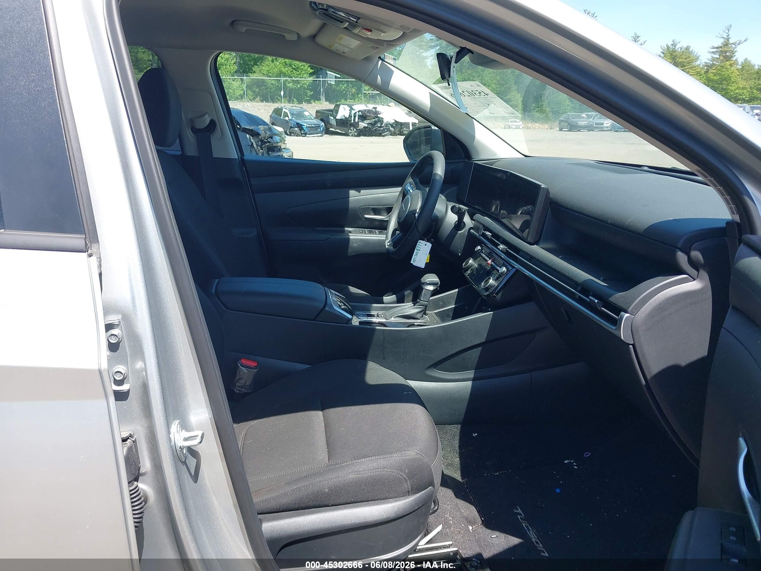 2025 Hyundai Tucson Sel Silver vin: 5NMJBCDE9SH556705