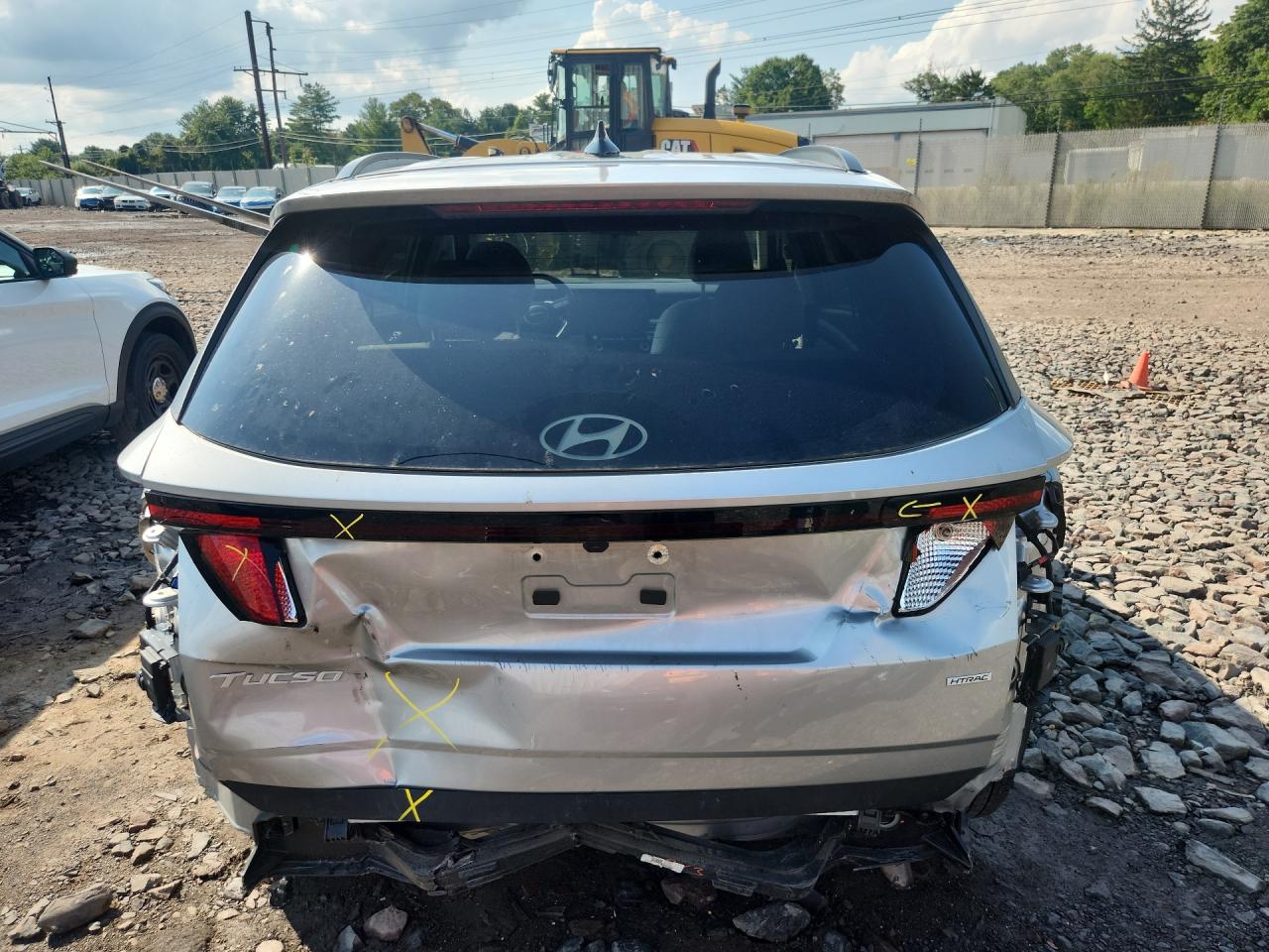 2025 Hyundai Tucson Sel White vin: 5NMJBCDEXSH543462 Damage: Center Brake Light, Broken, Replacement Required