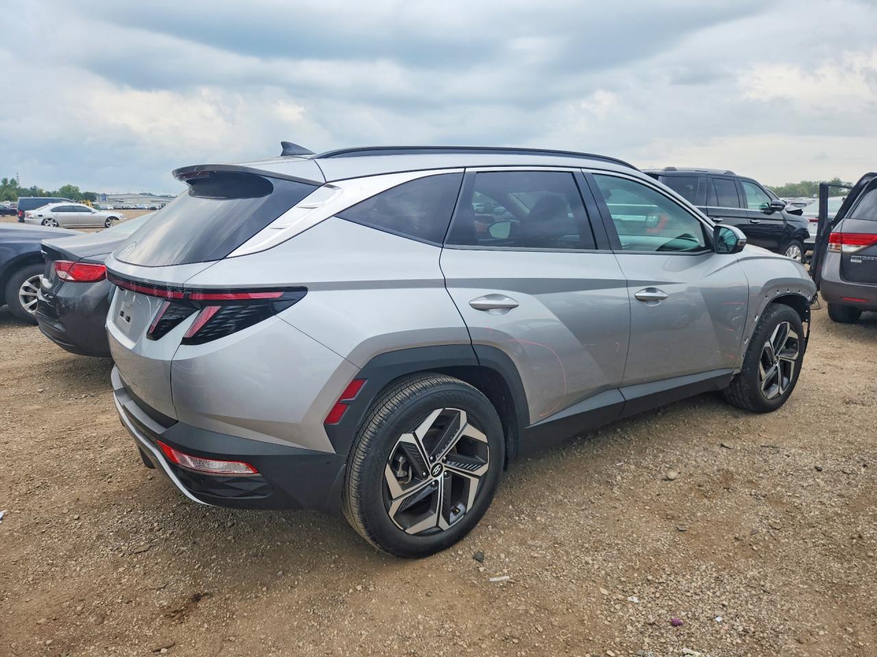 2022 Hyundai Tucson Limited Серебряный vin: 5NMJE3AE3NH045152
