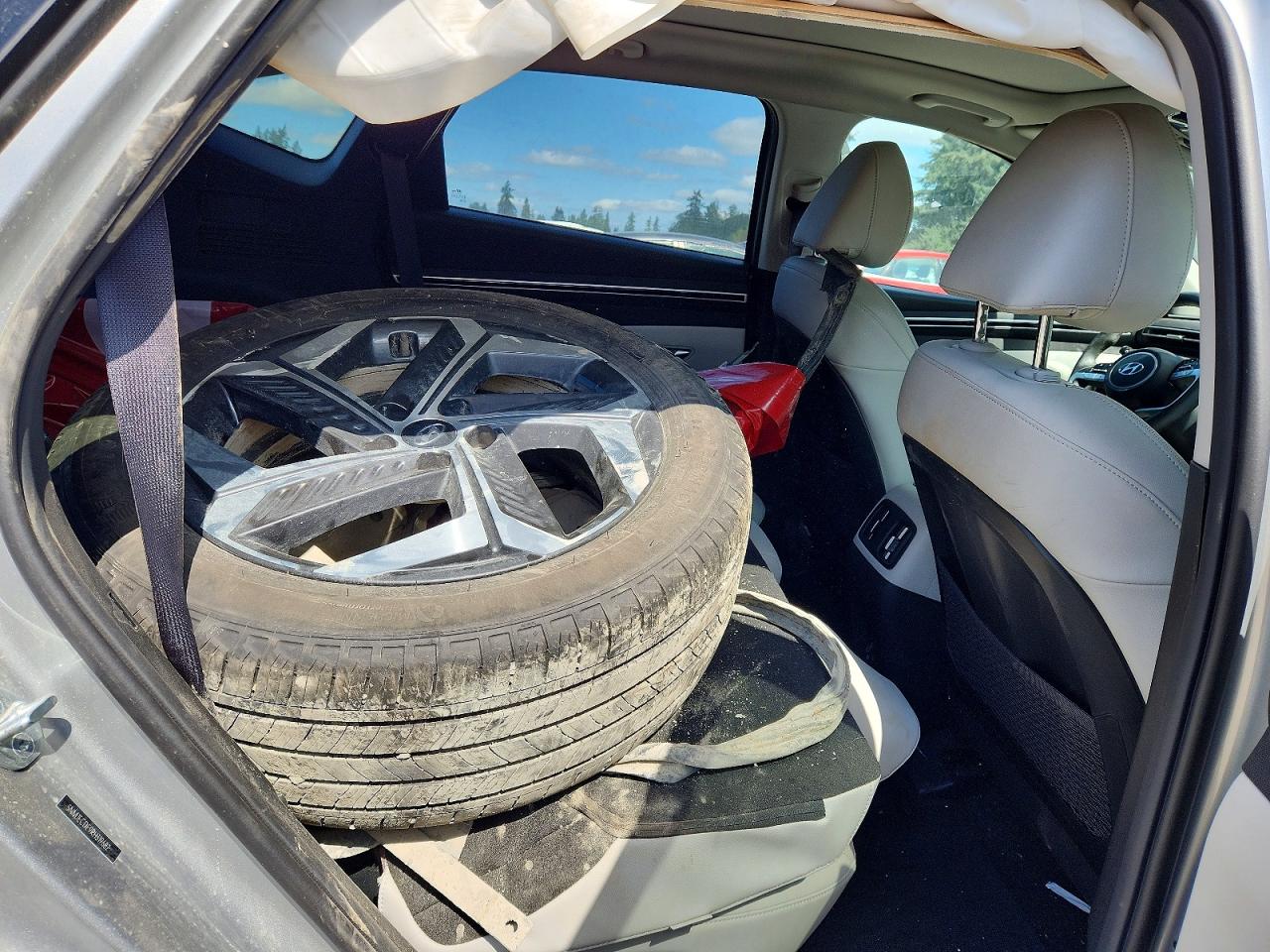 2024 Hyundai Tucson Limited Silver vin: 5NMJECDE9RH319682