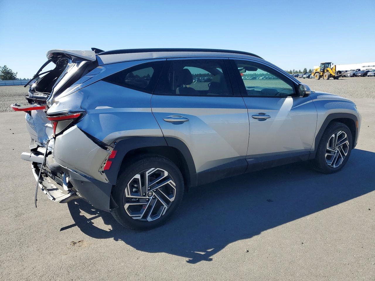 2025 Hyundai Tucson Limited Silver vin: 5NMJECDEXSH445197