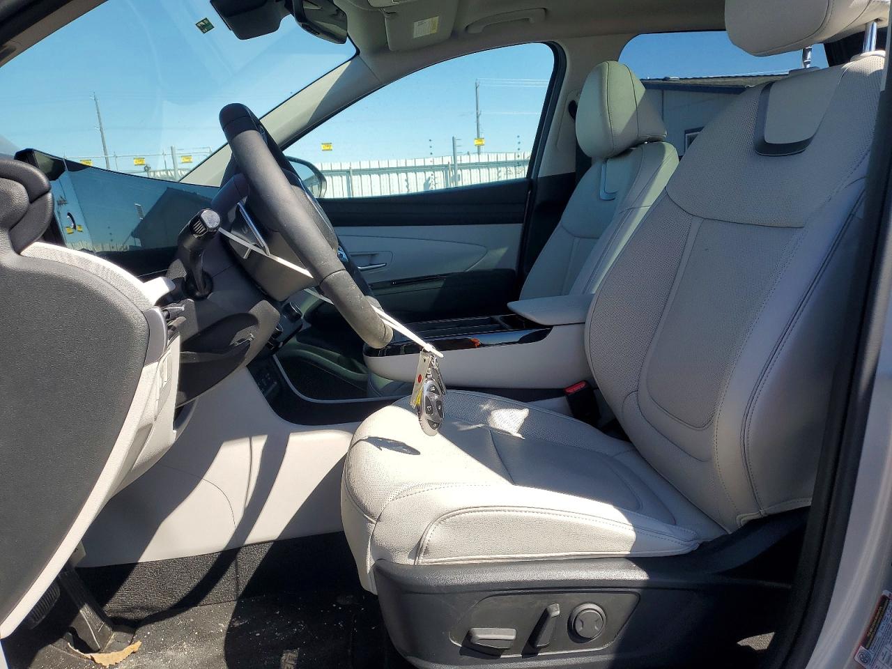 2025 Hyundai Tucson Limited Silver vin: 5NMJECDEXSH445197