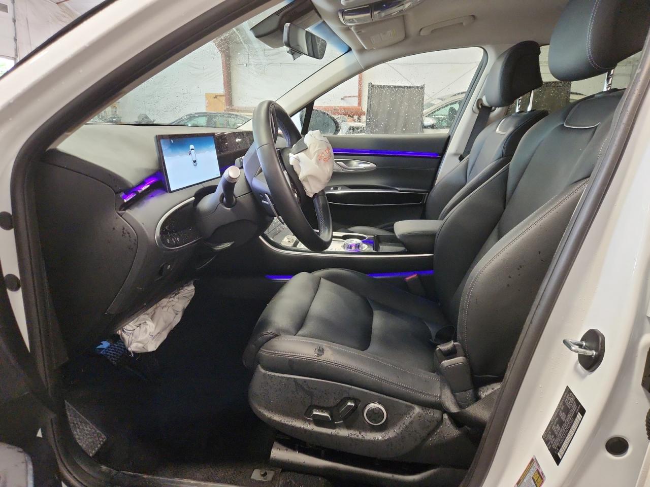 2026 Genesis Gv70 2.5t Standard Белый vin: 5NMMADTB5TH051002 Damage: Airbag - Front Left, Deployed, Replacement Required