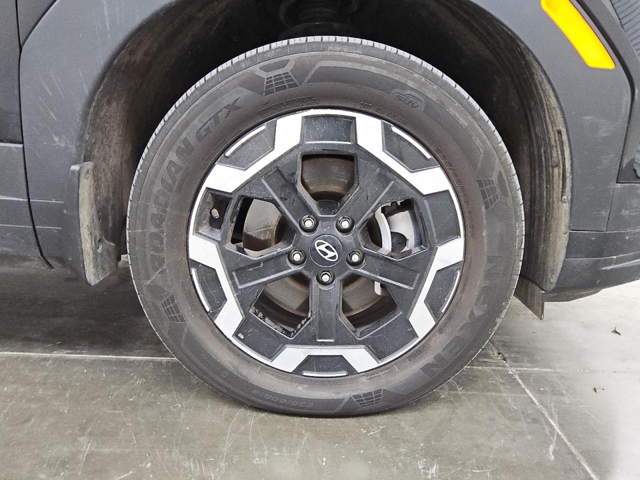 2026 Hyundai Santa Fe Se Black vin: 5NMP14GL2TH194036 Damage: Right Front Wheel, Multiple Scratches Light, 5