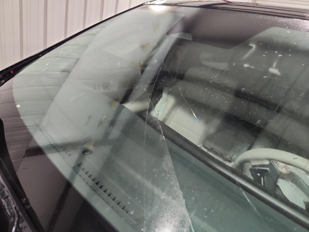 2025 Hyundai Santa Fe Sel Черный vin: 5NMP24GL6SH086885 Damage: Windshield, Broken, Replacement Required