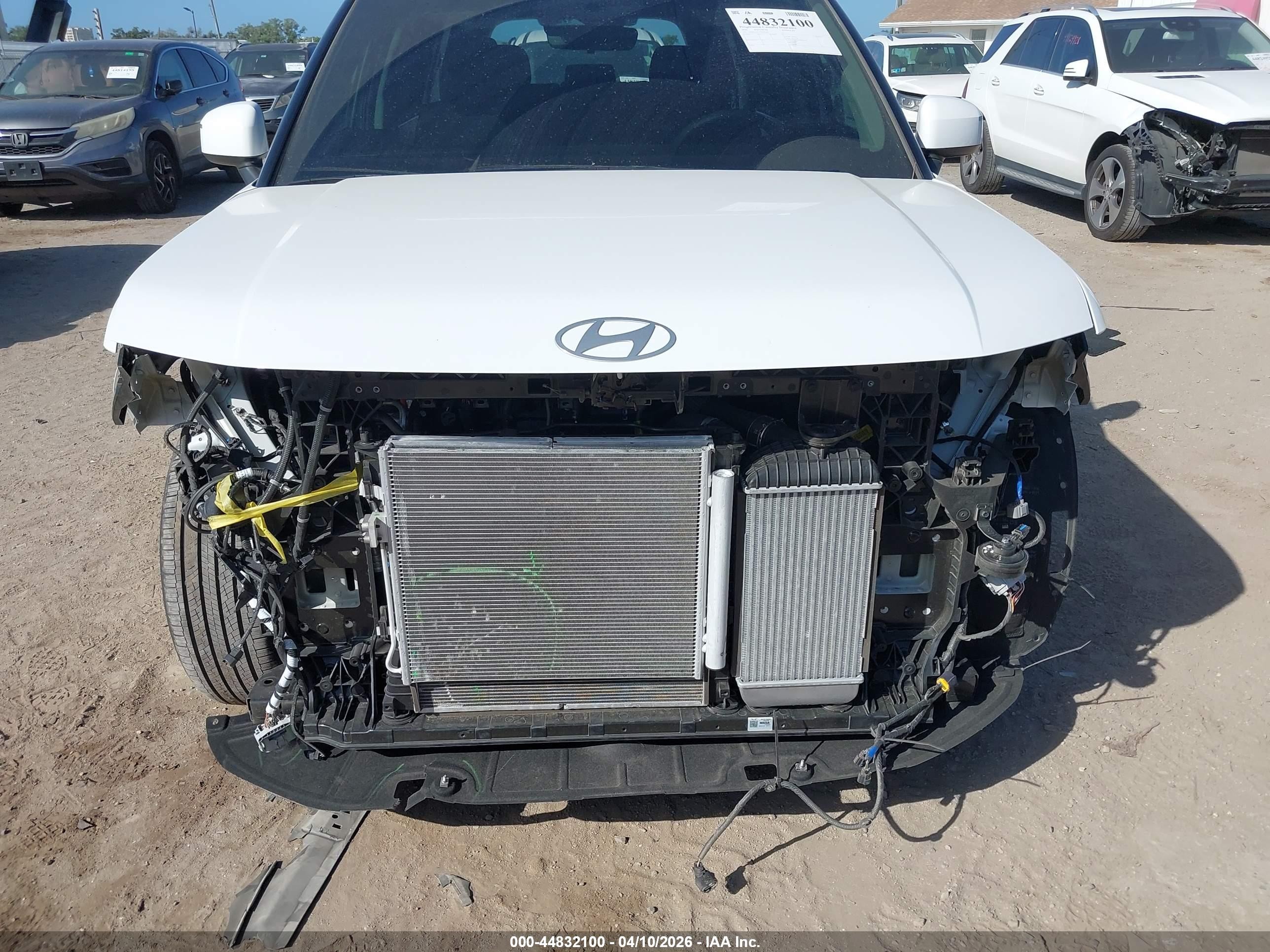 2026 Hyundai Santa Fe Sel White vin: 5NMP24GL7TH195597