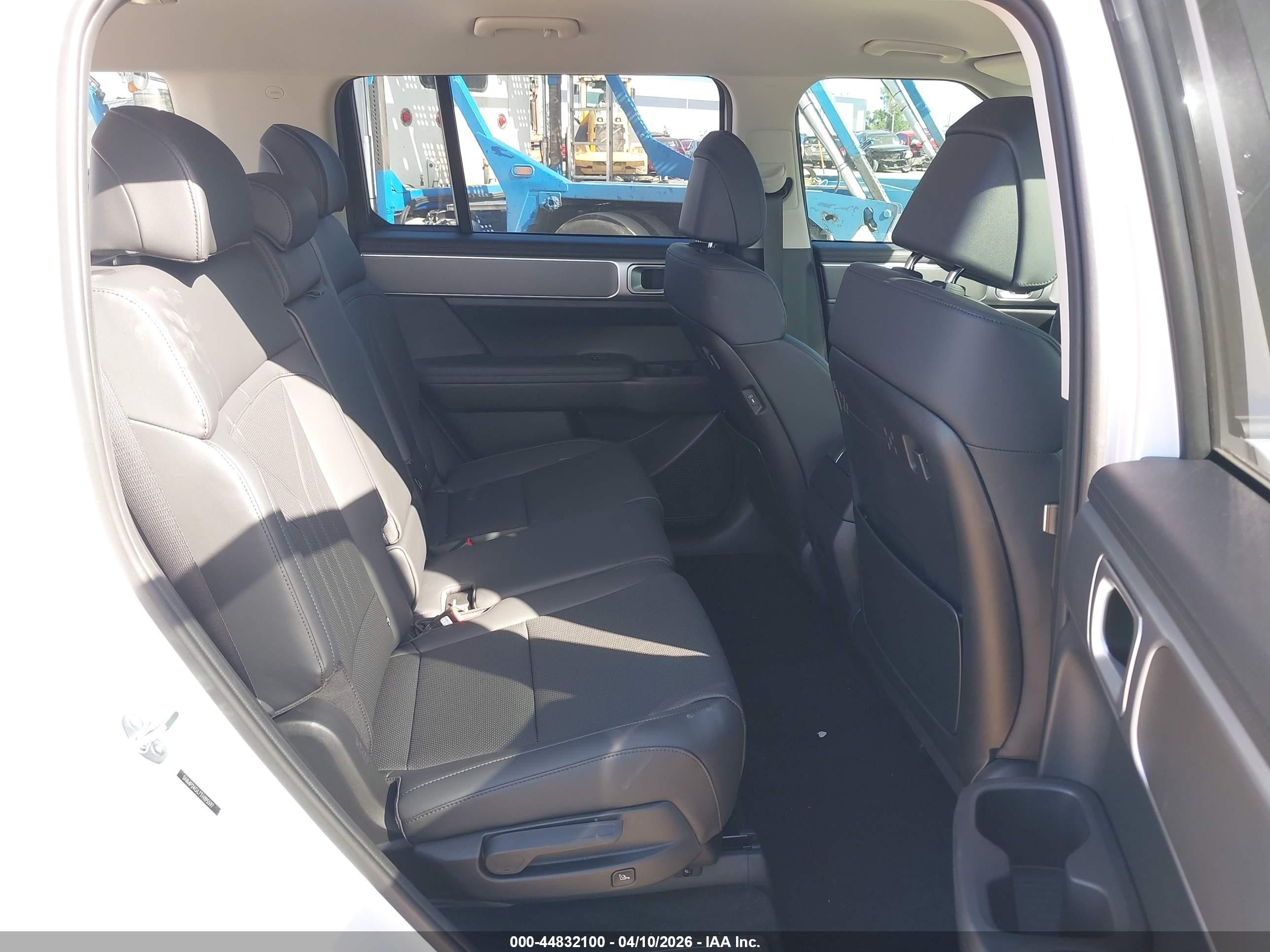 2026 Hyundai Santa Fe Sel White vin: 5NMP24GL7TH195597
