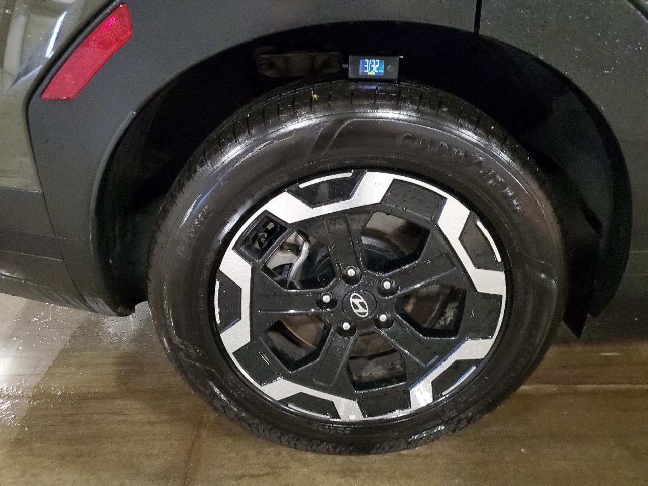 2026 Hyundai Santa Fe Green vin: 5NMP2DGL3TH183236 Damage: Right Rear Tire, Worn, Replacement Required