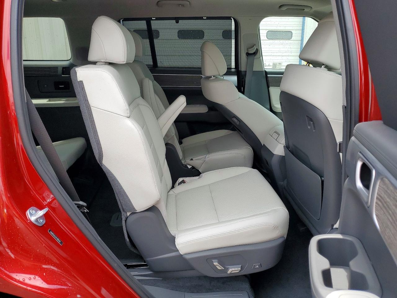 2026 Hyundai Santa Fe Limited Red vin: 5NMP44GL0TH185763