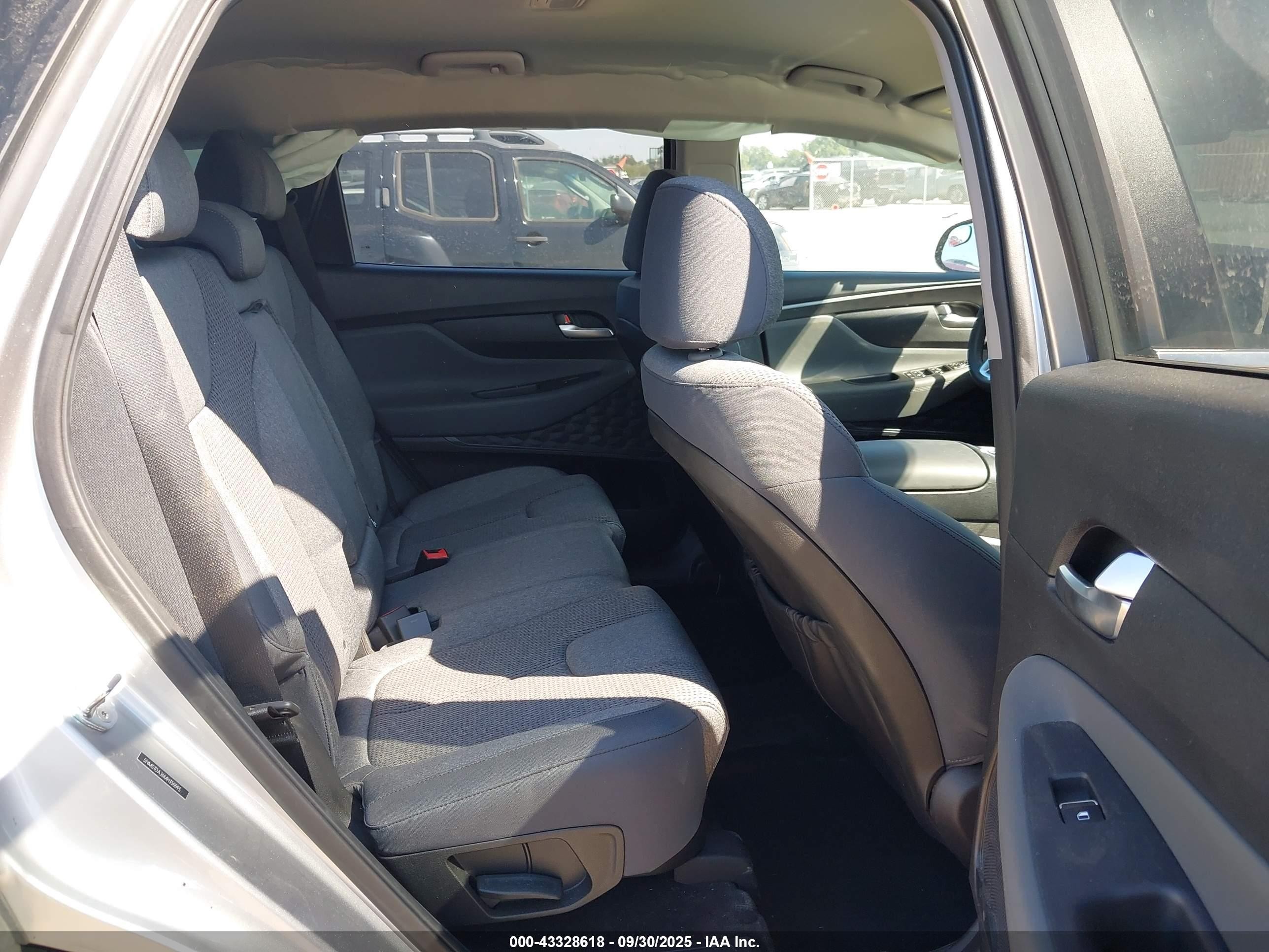 2021 Hyundai Santa Fe Se Silver vin: 5NMS1DAJ6MH350095