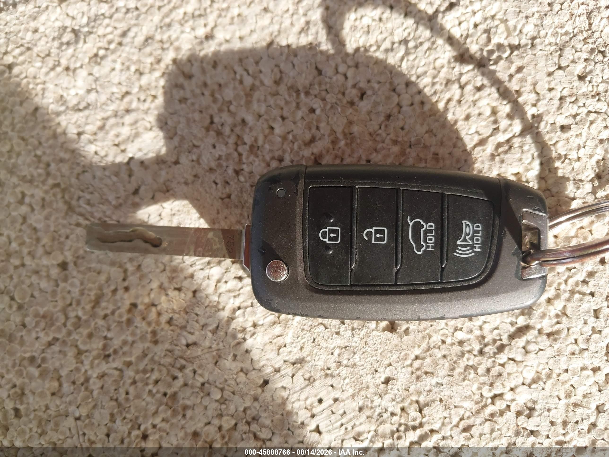 2019 Hyundai Santa Fe Se Silver vin: 5NMS23AD0KH043262
