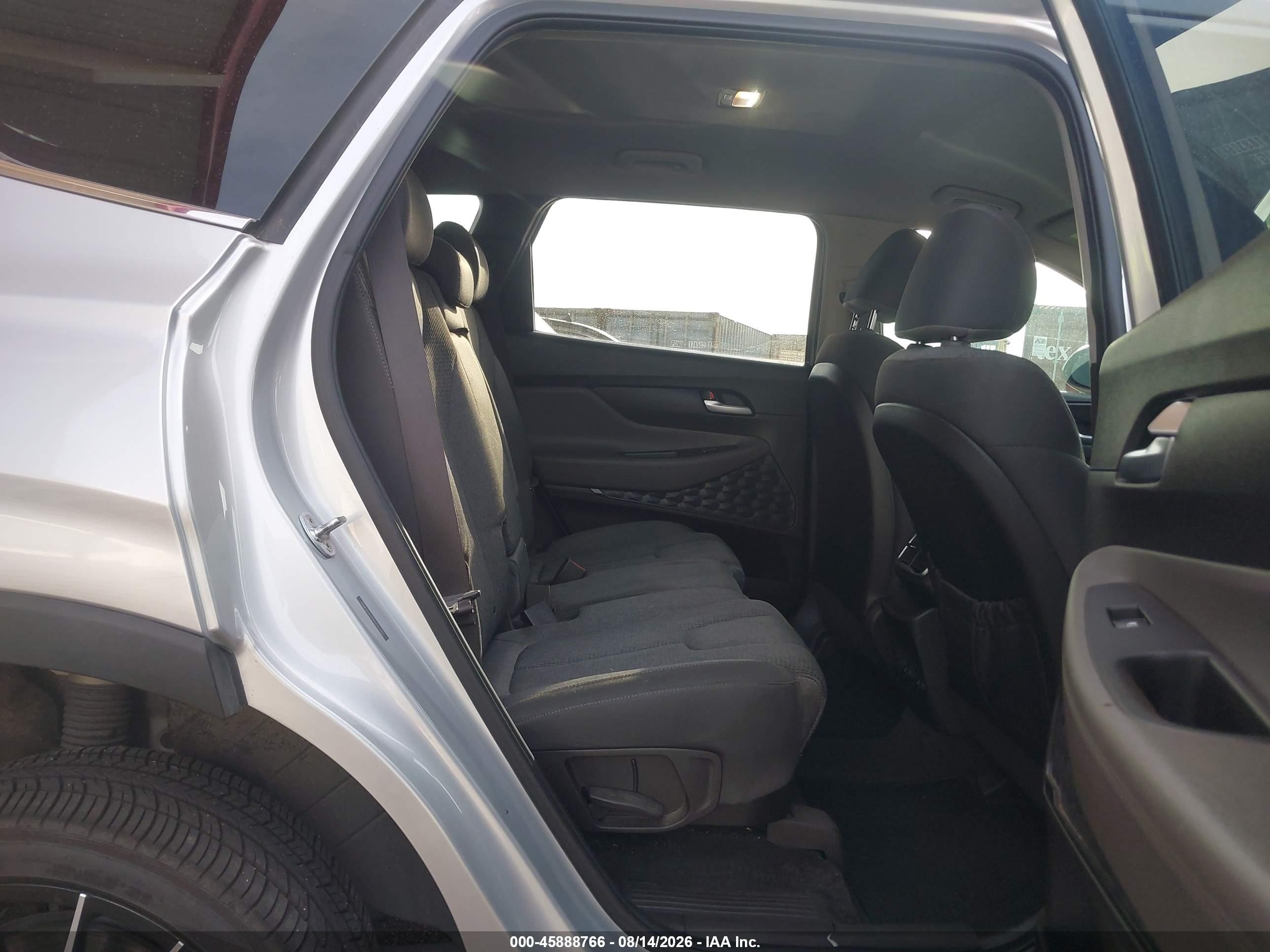 2019 Hyundai Santa Fe Se Silver vin: 5NMS23AD0KH043262
