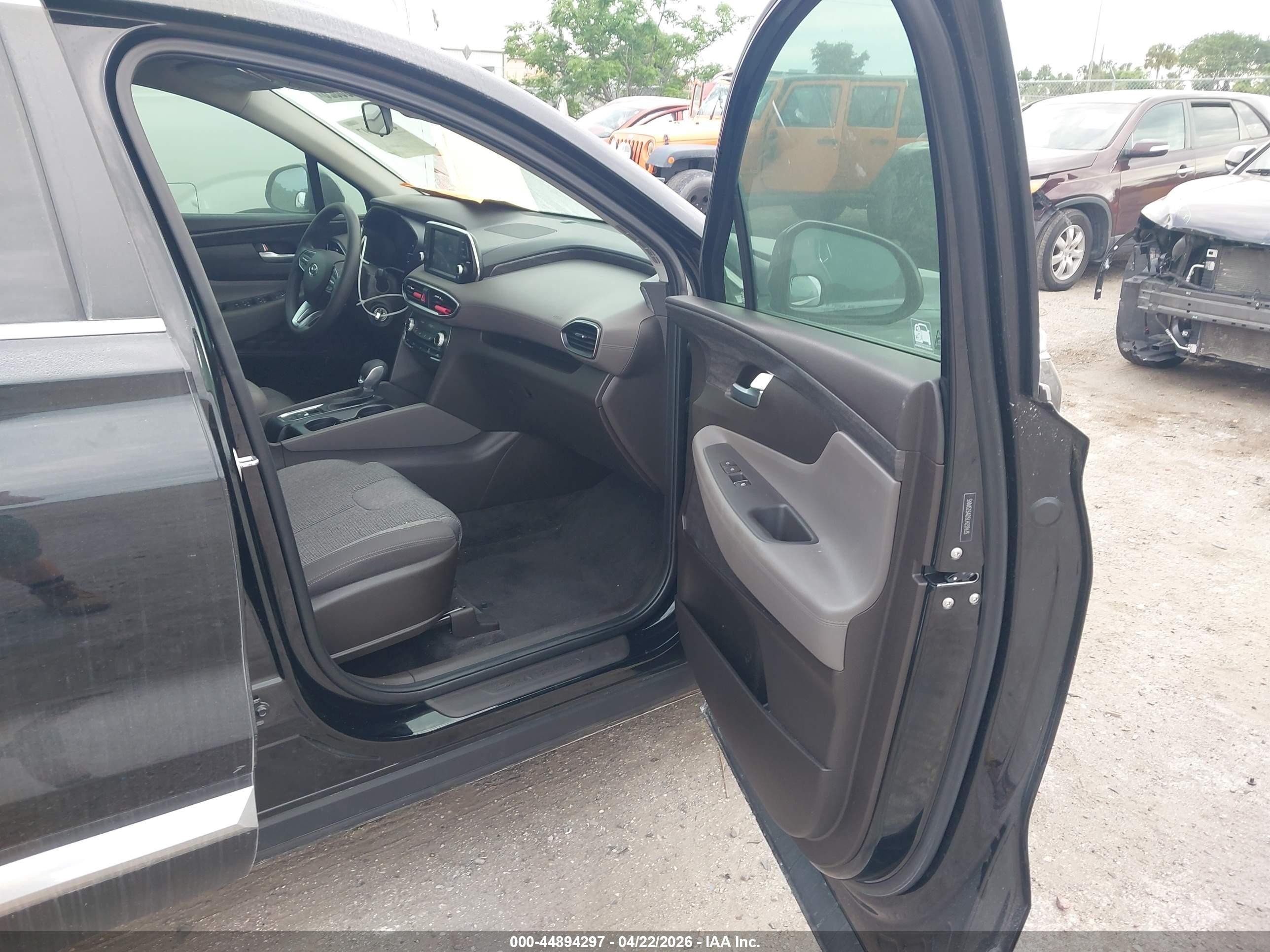 2020 Hyundai Santa Fe Se Gray vin: 5NMS23AD5LH239635