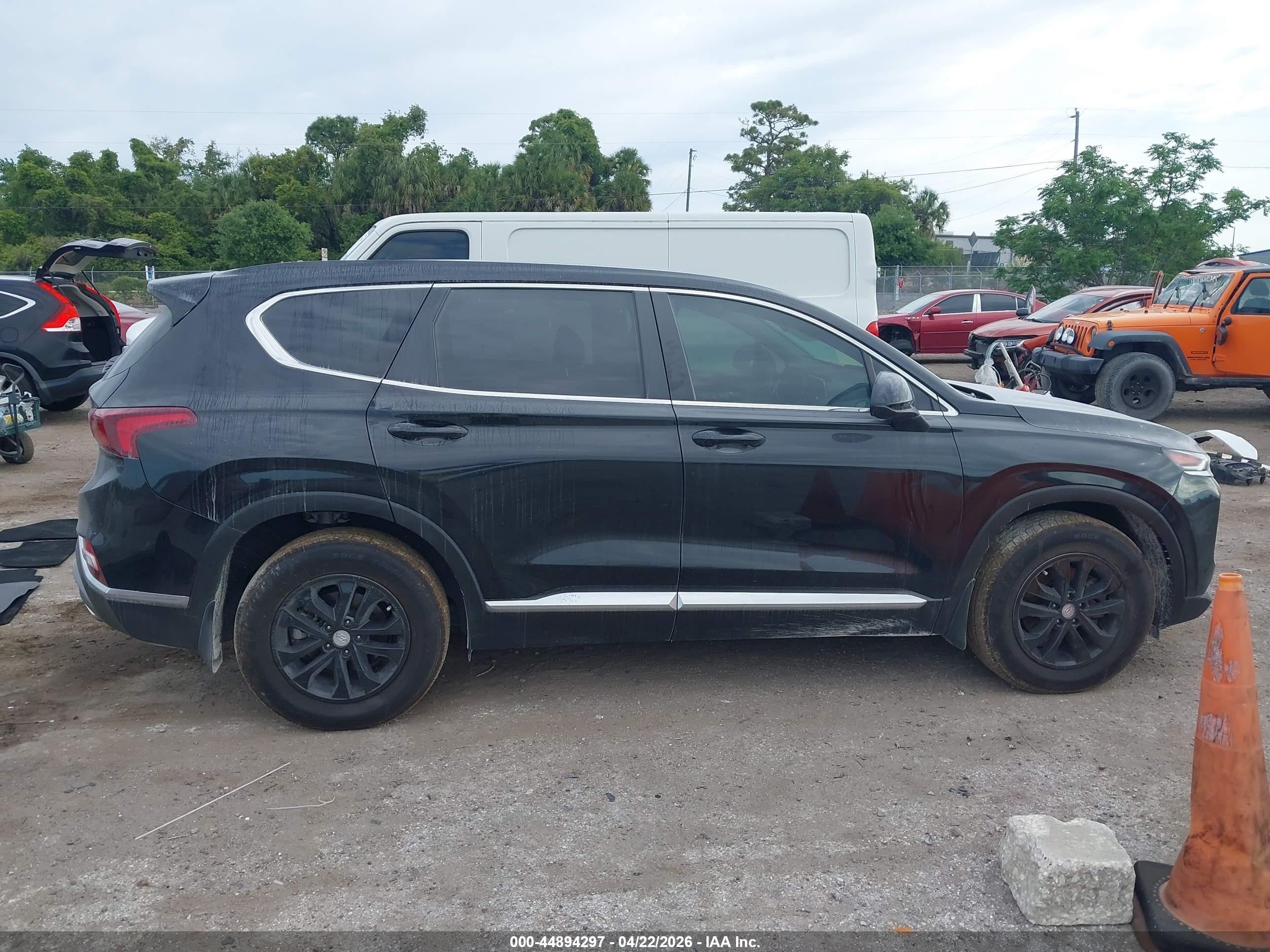 2020 Hyundai Santa Fe Se Gray vin: 5NMS23AD5LH239635