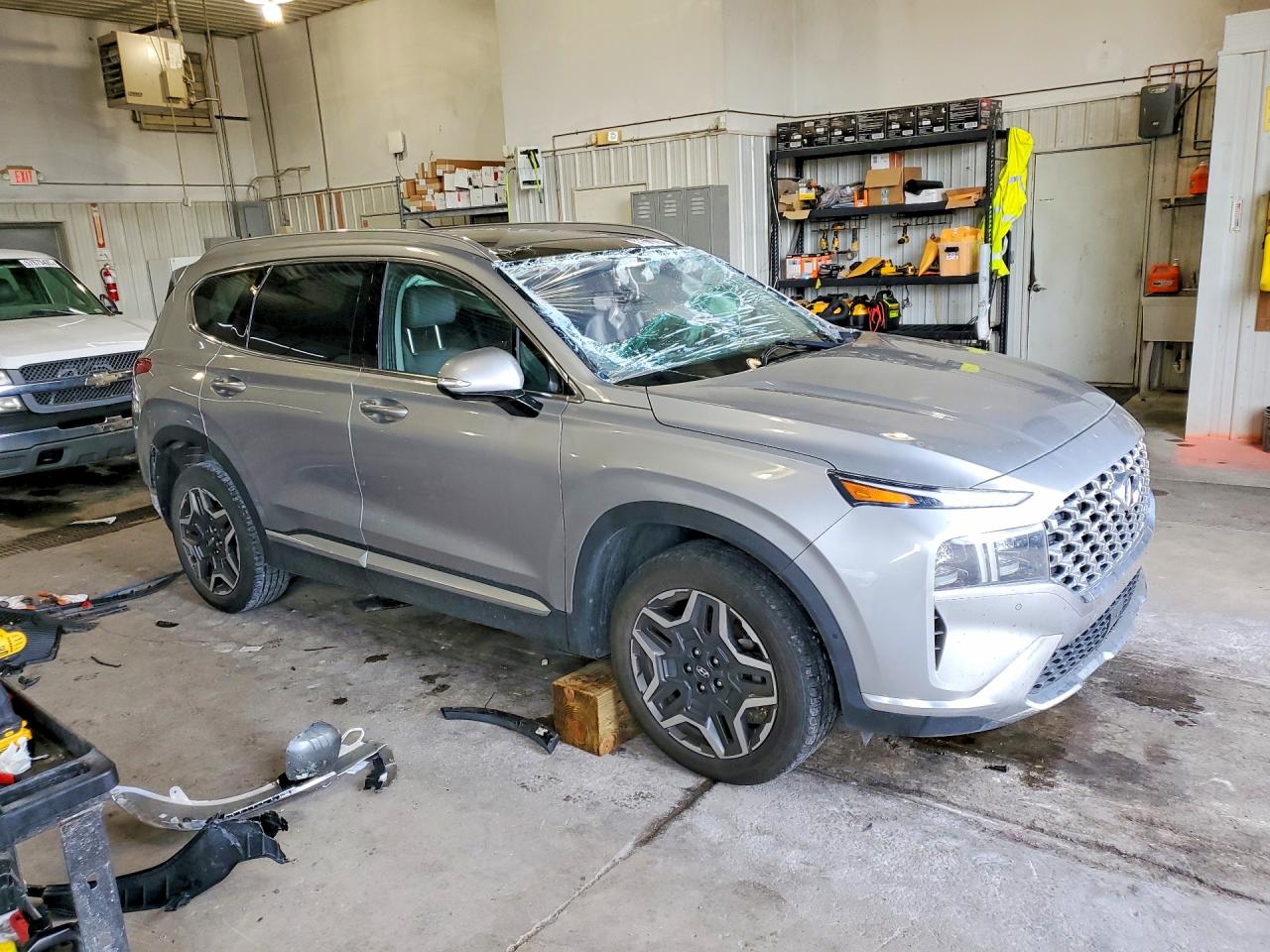 2023 Hyundai Santa Fe Limited Silver vin: 5NMS44AL2PH572498