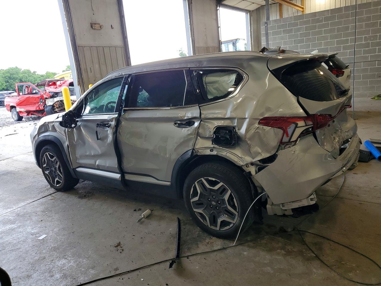 2023 Hyundai Santa Fe Limited Silver vin: 5NMS44AL2PH572498