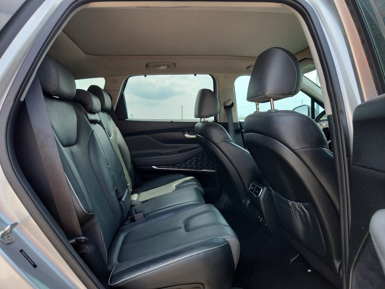 2021 Hyundai Santa Fe Limited Серебряный vin: 5NMS44AL5MH310891