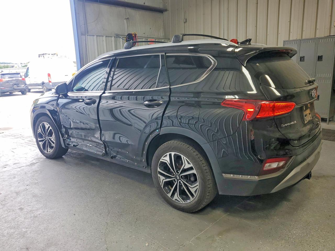 2019 Hyundai Santa Fe Ultimate 2.0t Черный vin: 5NMS53AAXKH051897