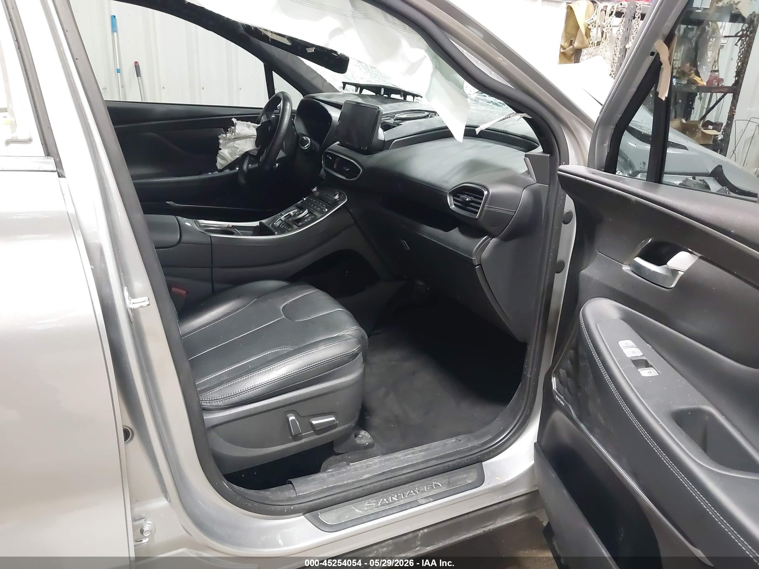 2022 Hyundai Santa Fe Calligraphy Silver vin: 5NMS5DAL8NH393778