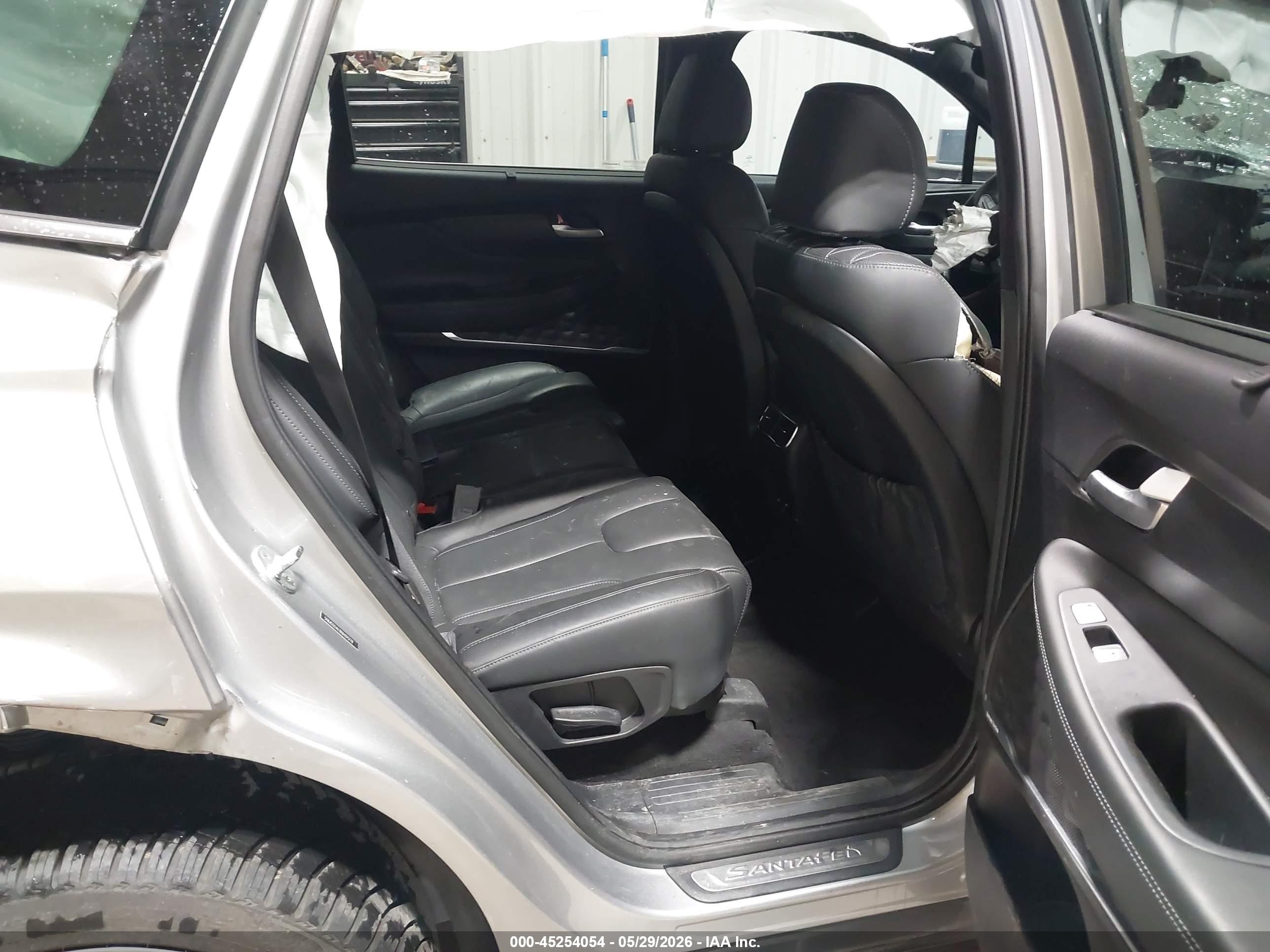 2022 Hyundai Santa Fe Calligraphy Silver vin: 5NMS5DAL8NH393778
