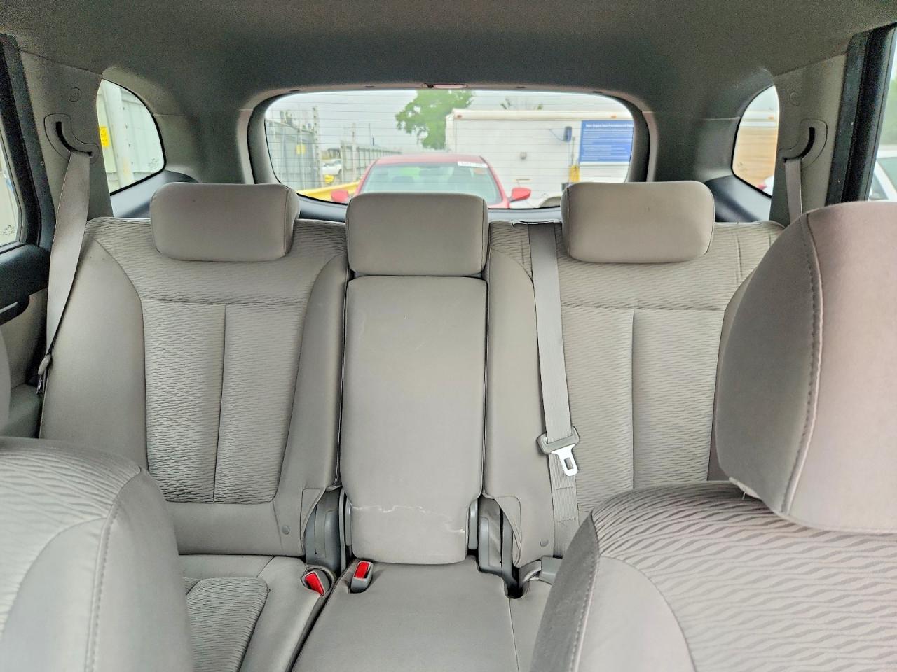 2009 Hyundai Santa Fe Gls Silver vin: 5NMSG13D09H300515