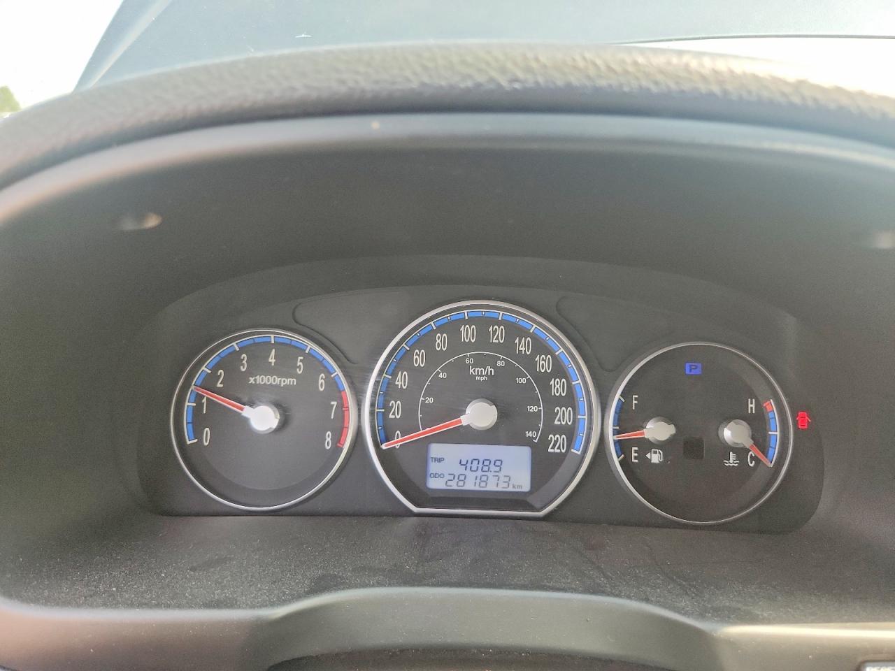 2009 Hyundai Santa Fe Gl Gray vin: 5NMSG13E89H275968
