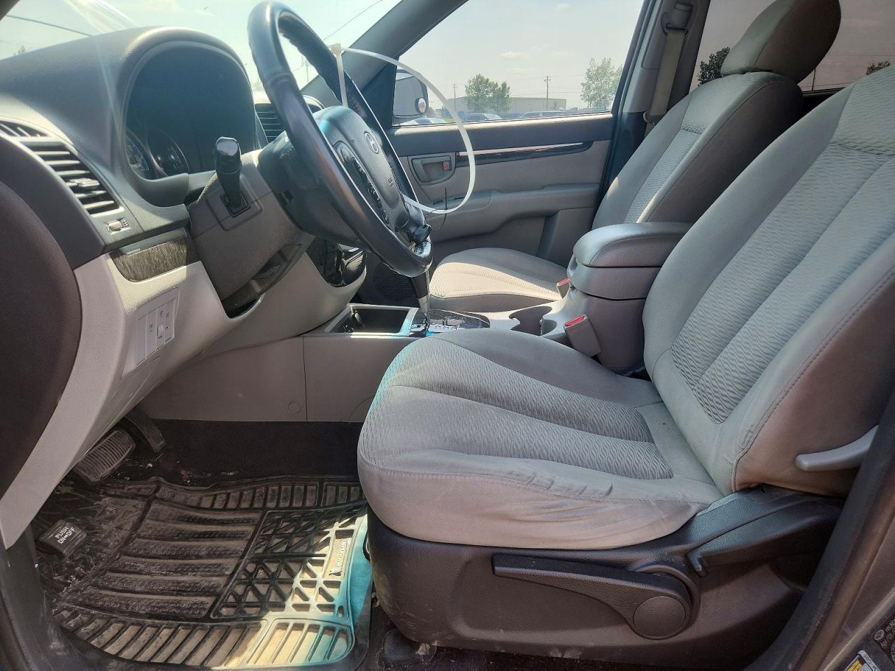 2009 Hyundai Santa Fe Gl Gray vin: 5NMSG13E89H275968