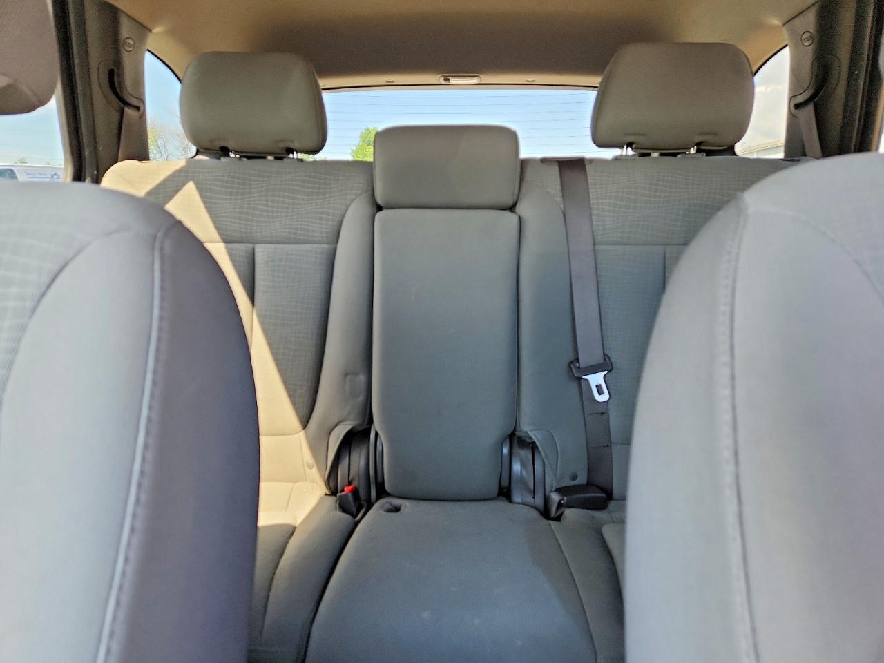 2010 Hyundai Santa Fe Gls White vin: 5NMSG3AB7AH363080