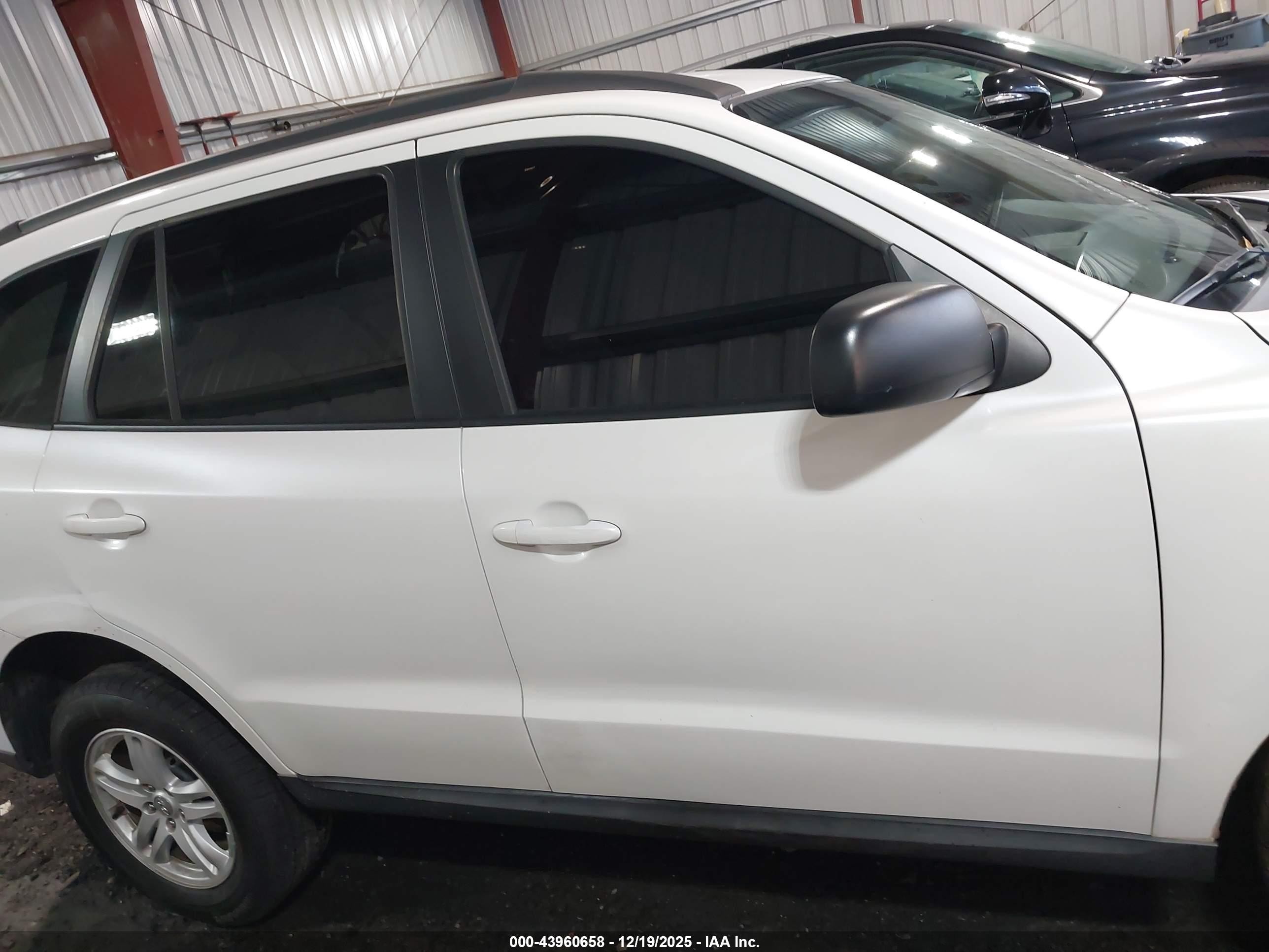 2010 Hyundai Santa Fe Gls White vin: 5NMSG3AB9AH397179