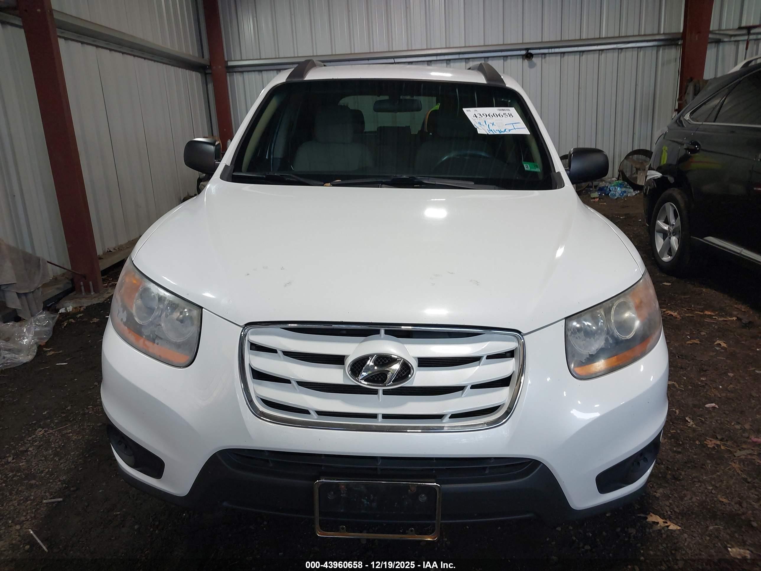 2010 Hyundai Santa Fe Gls White vin: 5NMSG3AB9AH397179