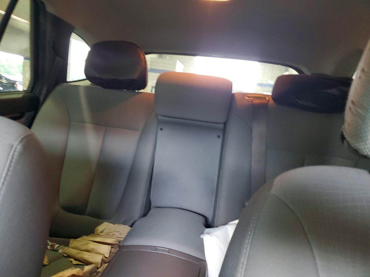 2010 Hyundai Santa Fe Gls White vin: 5NMSG3AB9AH399806