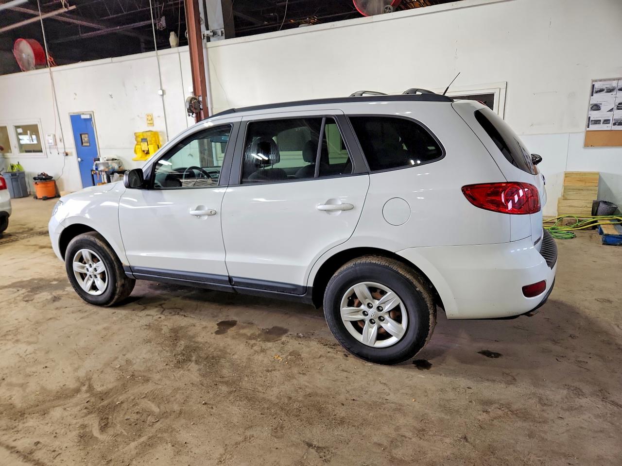 2009 Hyundai Santa Fe White vin: 5NMSG73D29H247190