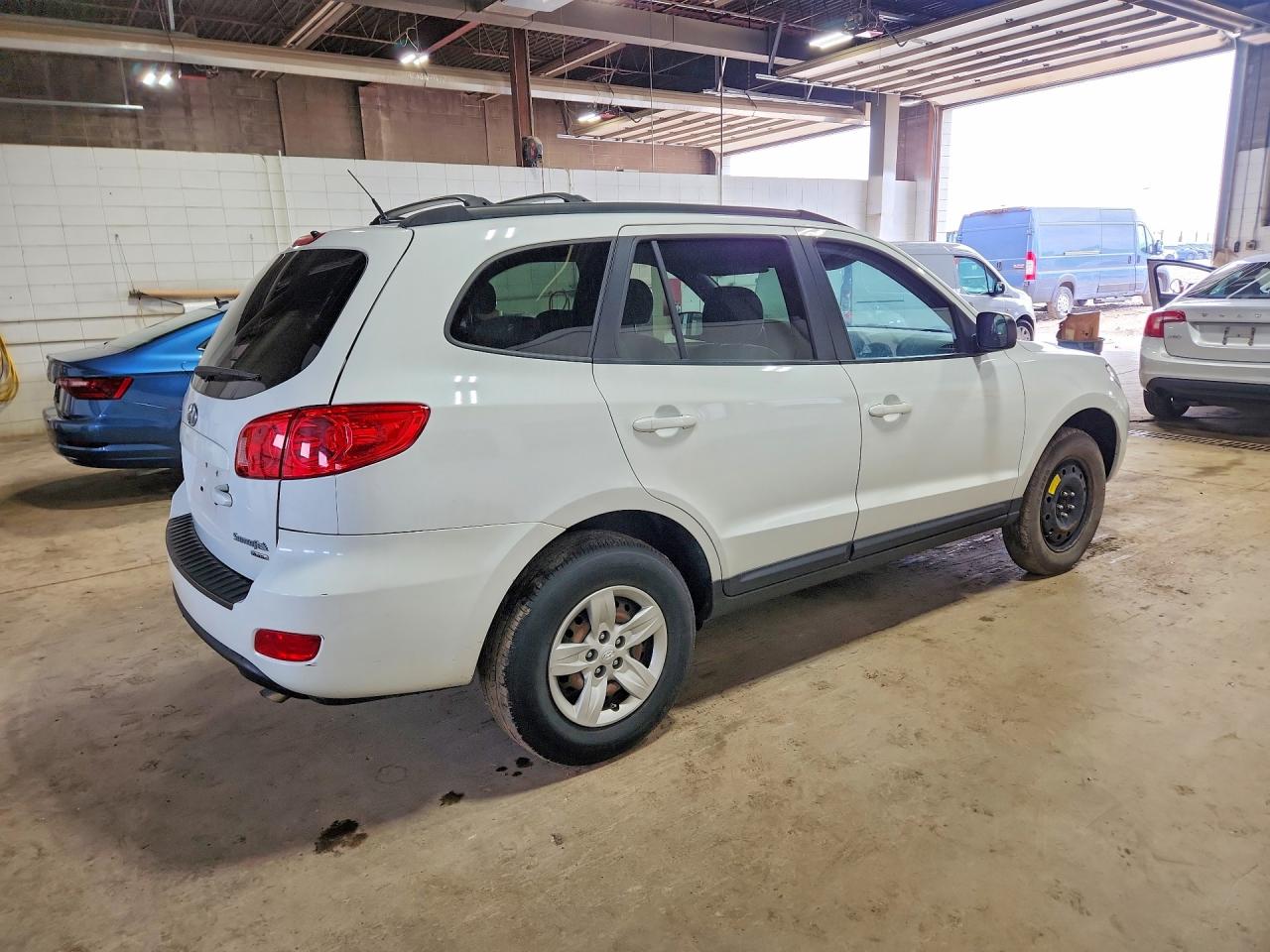 2009 Hyundai Santa Fe White vin: 5NMSG73D29H247190