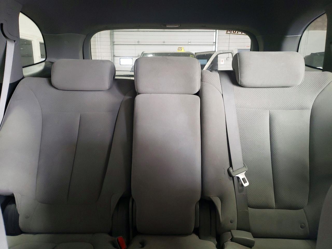 2009 Hyundai Santa Fe Gls Silver vin: 5NMSG73D69H276403