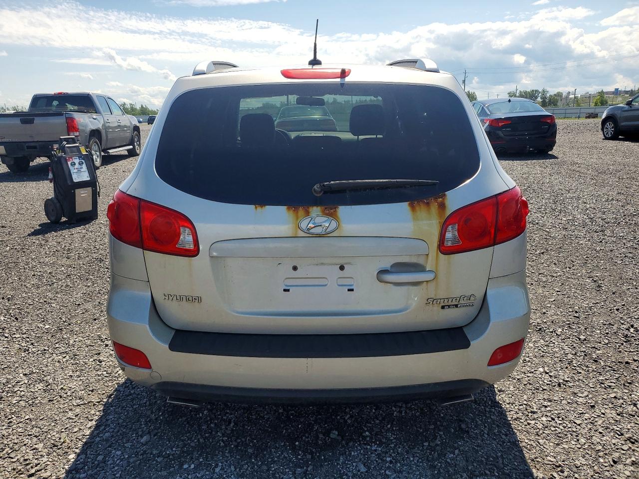 2008 Hyundai Santa Fe Gl Silver vin: 5NMSG73E28H133374