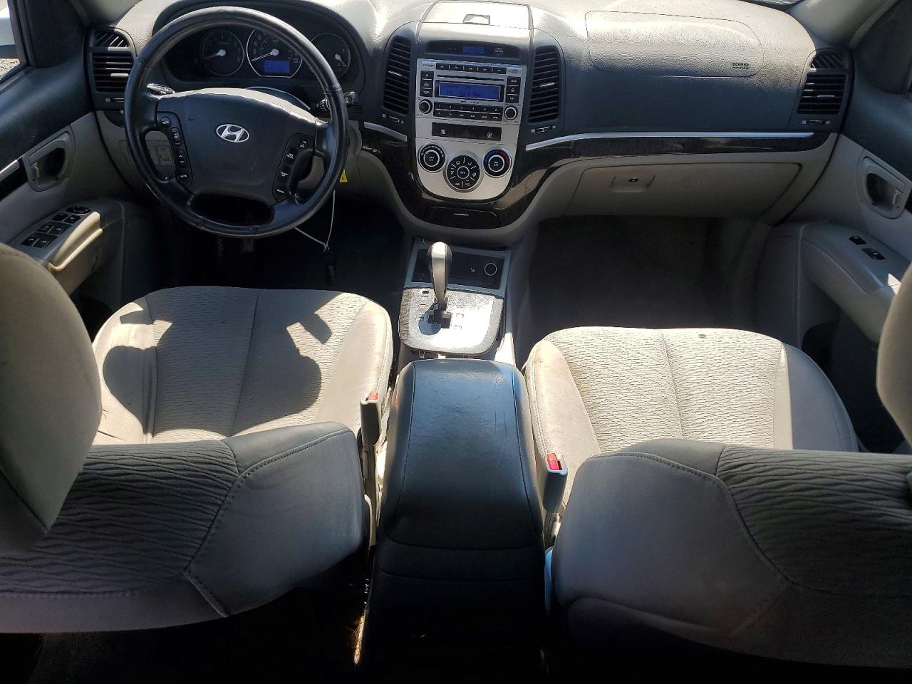 2008 Hyundai Santa Fe Gl Silver vin: 5NMSG73E28H133374