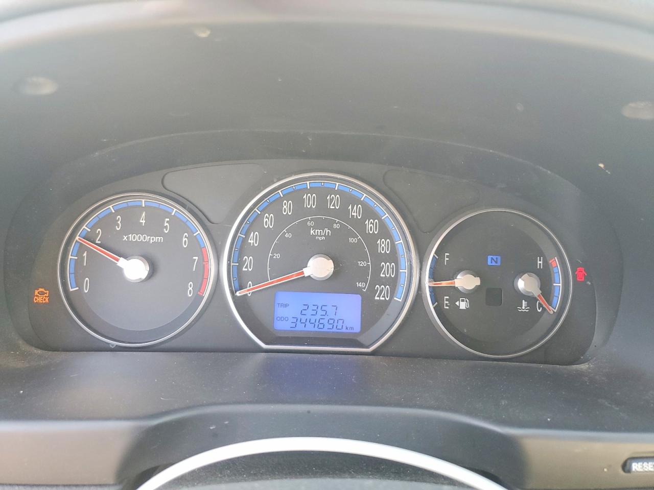 2008 Hyundai Santa Fe Gl Silver vin: 5NMSG73E28H133374