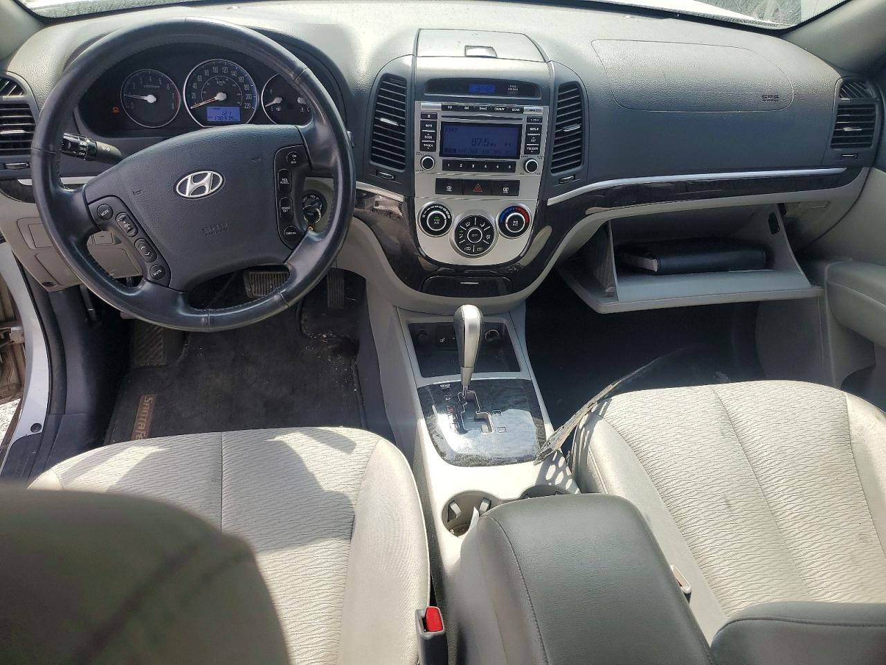 2009 Hyundai Santa Fe Gl Silver vin: 5NMSG73E39H314372