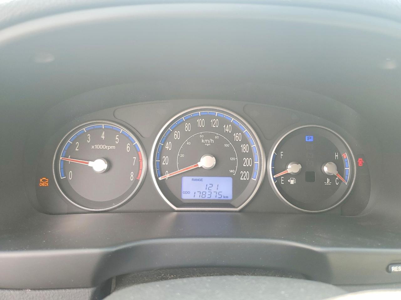 2009 Hyundai Santa Fe Gl Silver vin: 5NMSG73E39H314372