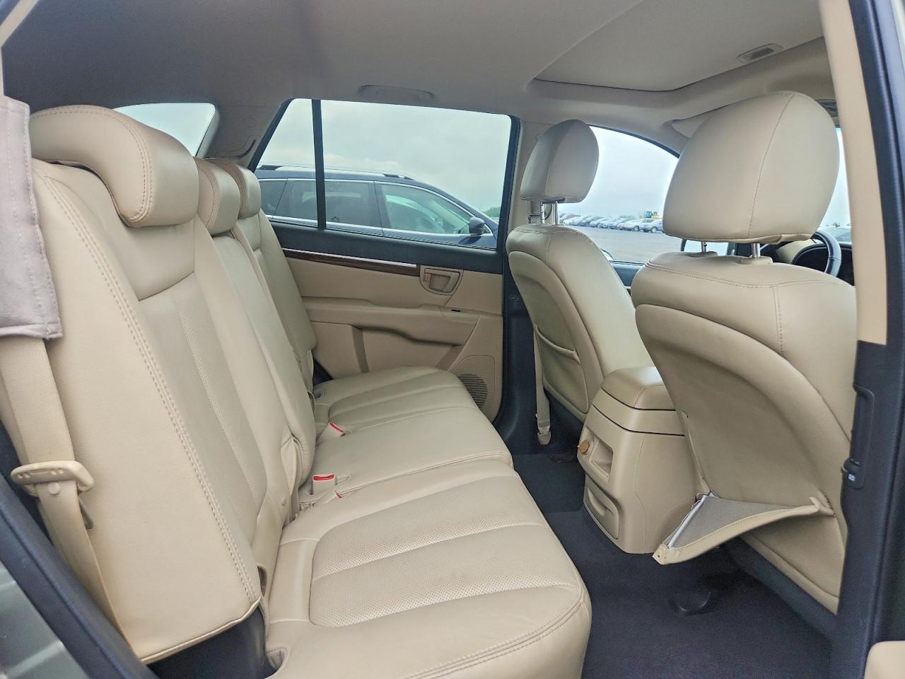 2009 Hyundai Santa Fe Gl Tan vin: 5NMSG73E89H290344