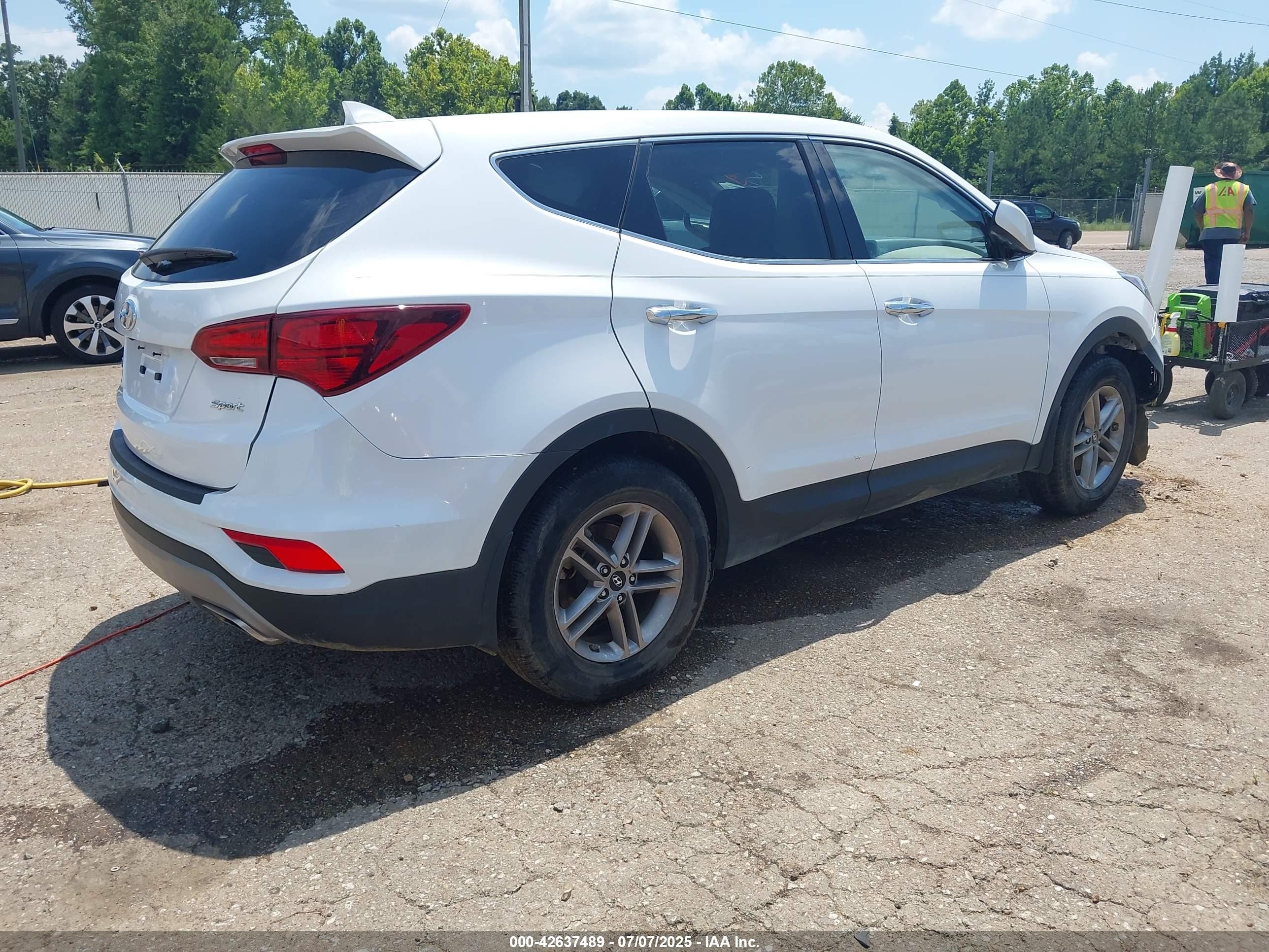 2017 Hyundai Santa Fe Sport 2.4l White vin: 5NMZT3LB5HH019832