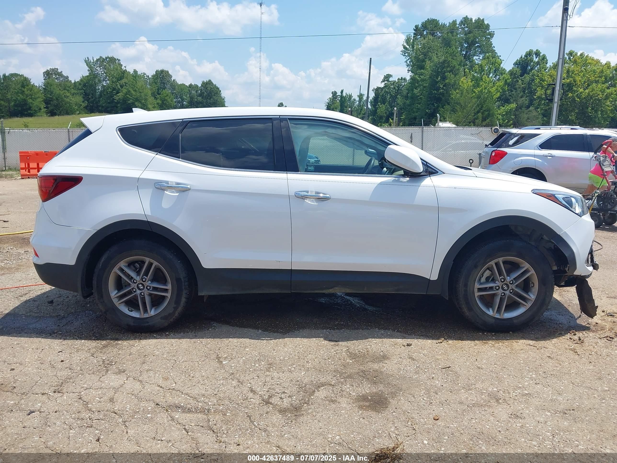 2017 Hyundai Santa Fe Sport 2.4l White vin: 5NMZT3LB5HH019832