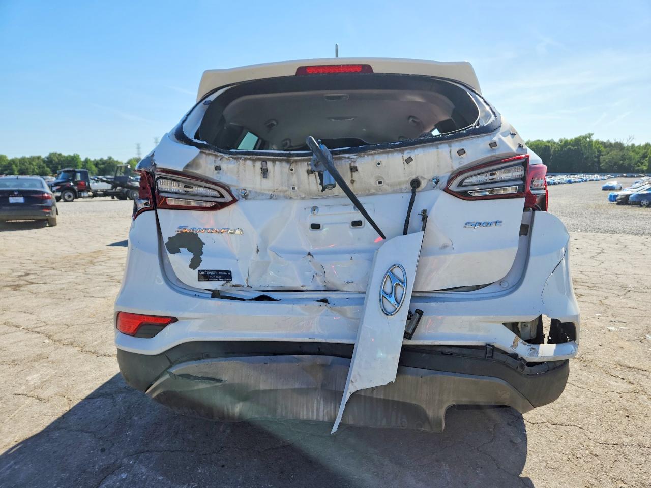 2018 Hyundai Santa Fe Sport 2.4l White vin: 5NMZT3LBXJH074279