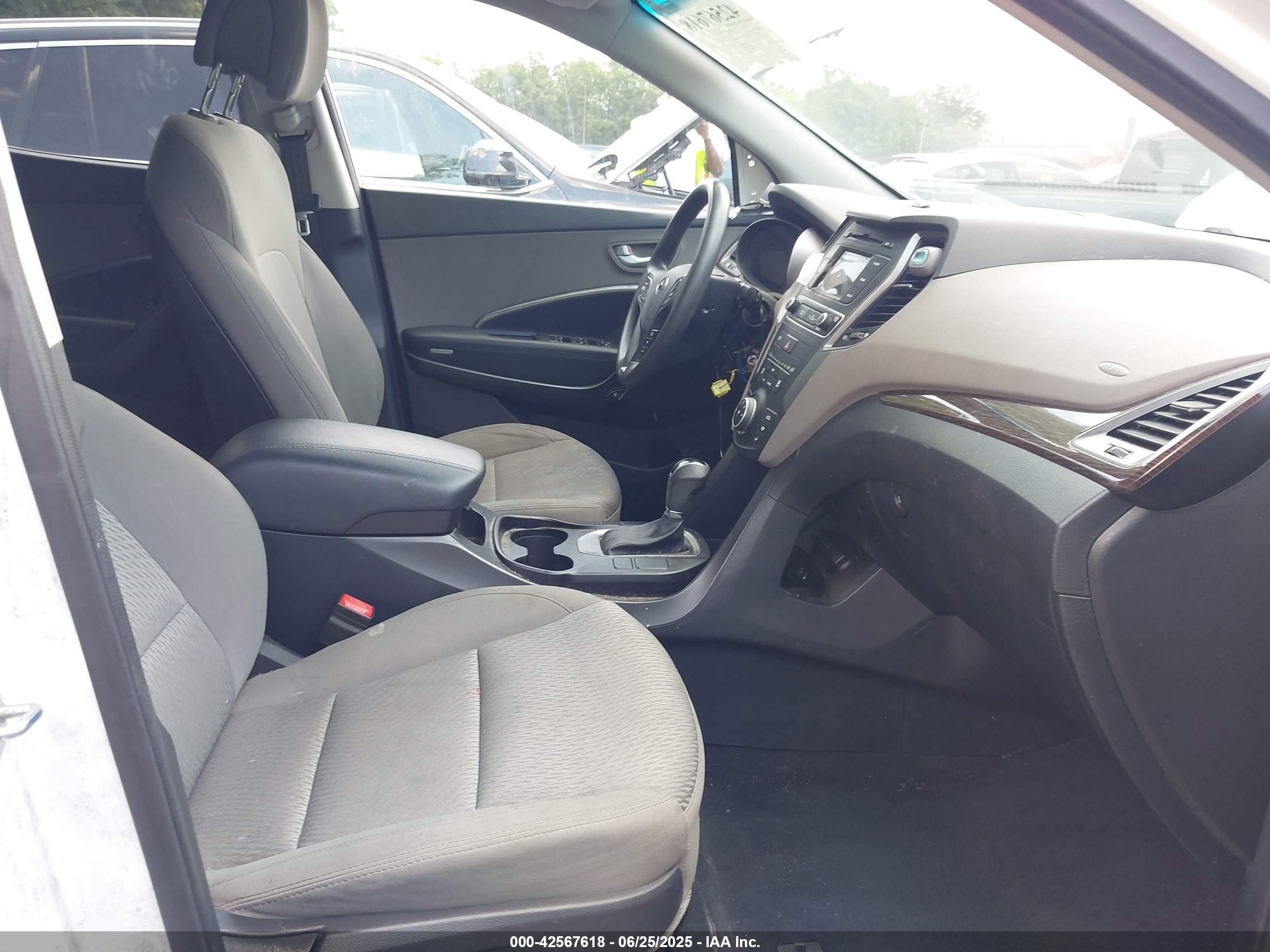 2017 Hyundai Santa Fe Sport 2.4l White vin: 5NMZTDLB8HH011505